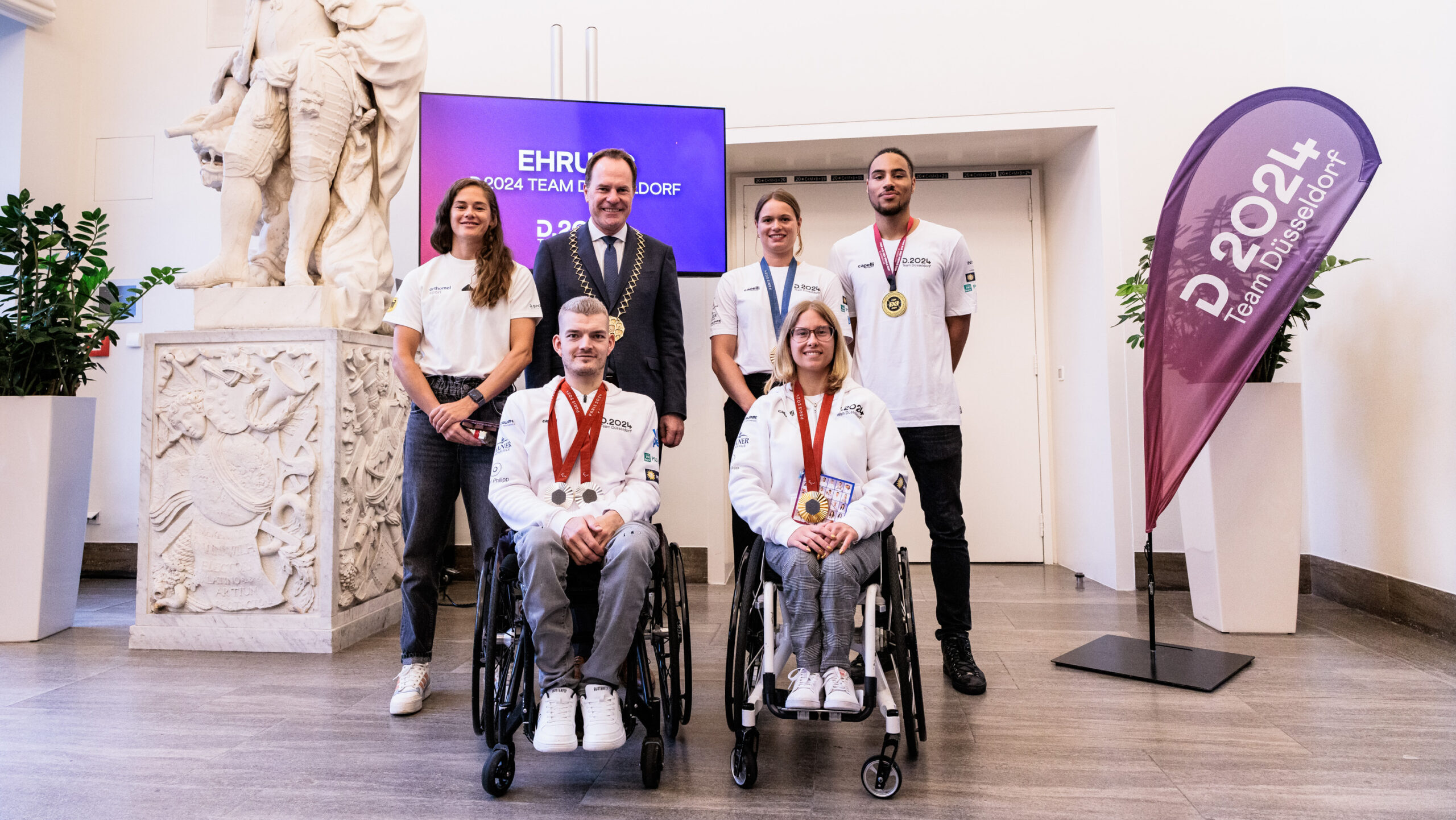 Ehrung im Düsseldorfer Rathaus*Sieben Medaillen für das D.2024 Team Düsseldorf